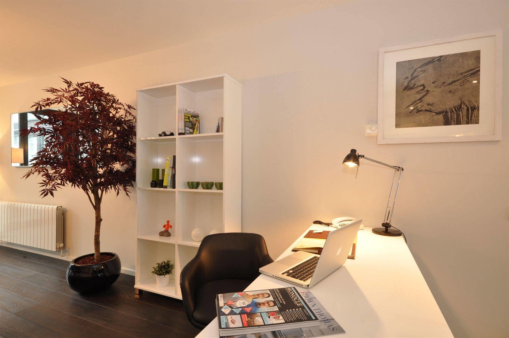 Your Base Dublin - Grand Canal Square Экстерьер фото