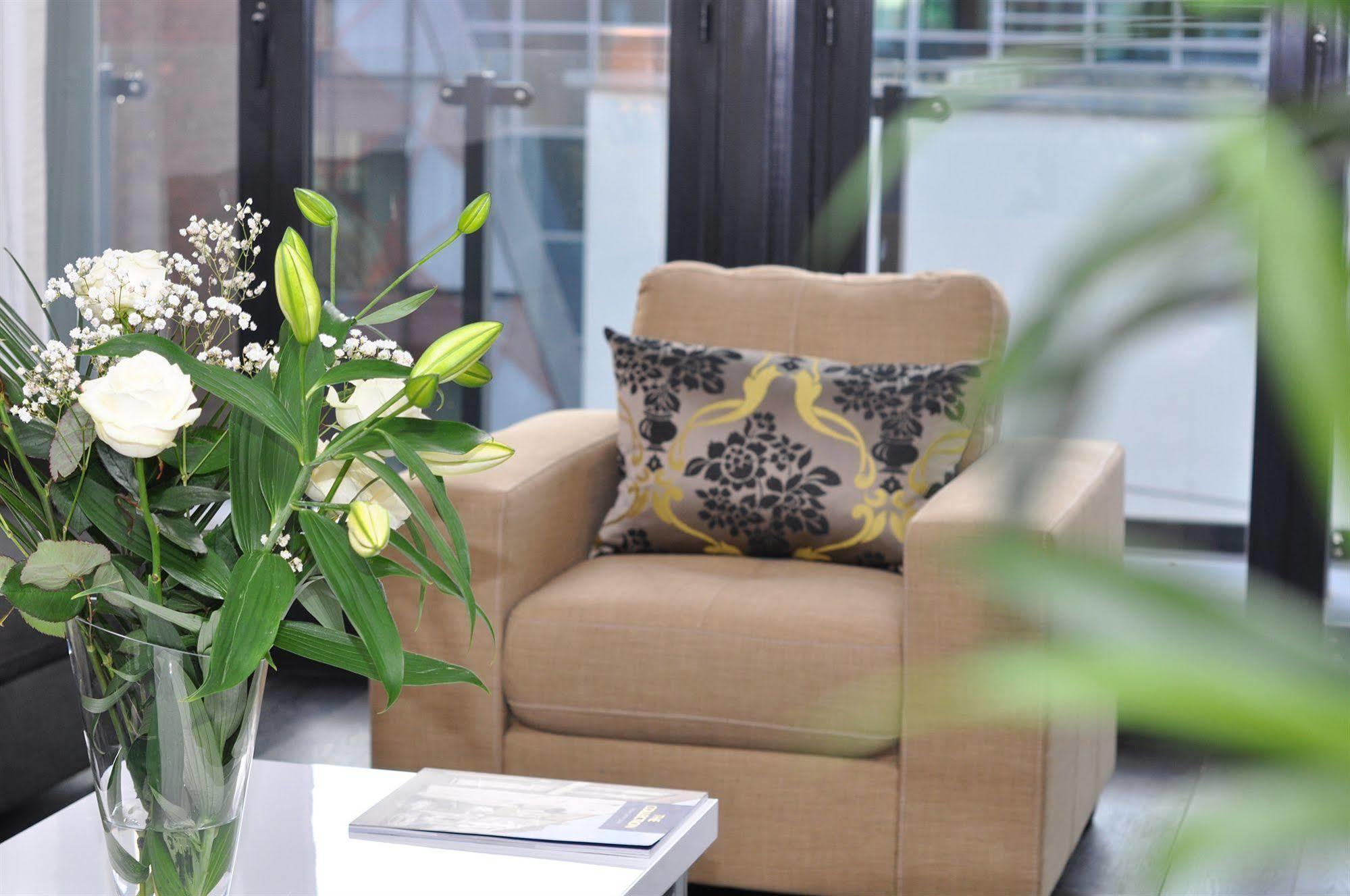 Your Base Dublin - Grand Canal Square Экстерьер фото