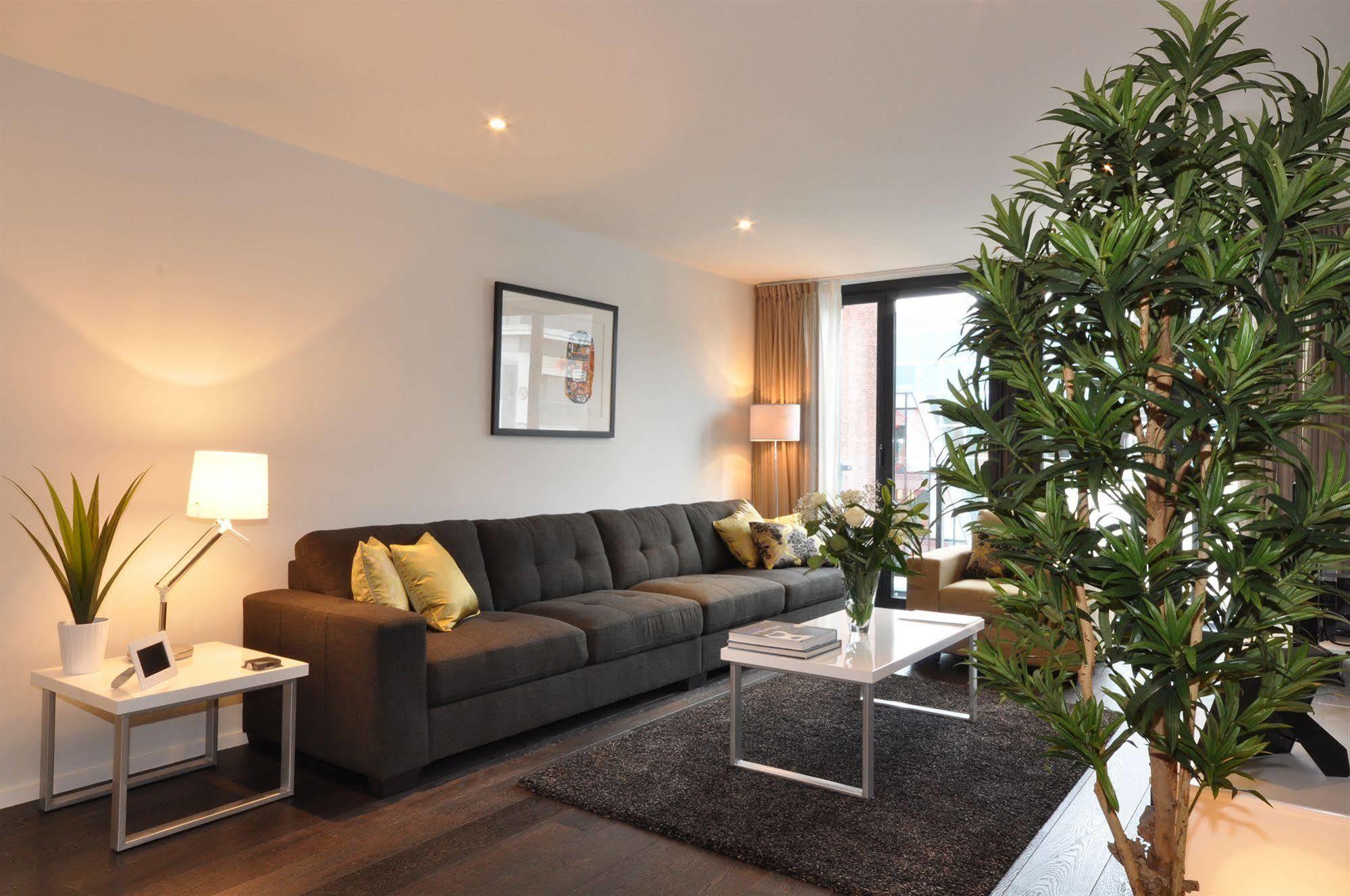 Your Base Dublin - Grand Canal Square Экстерьер фото